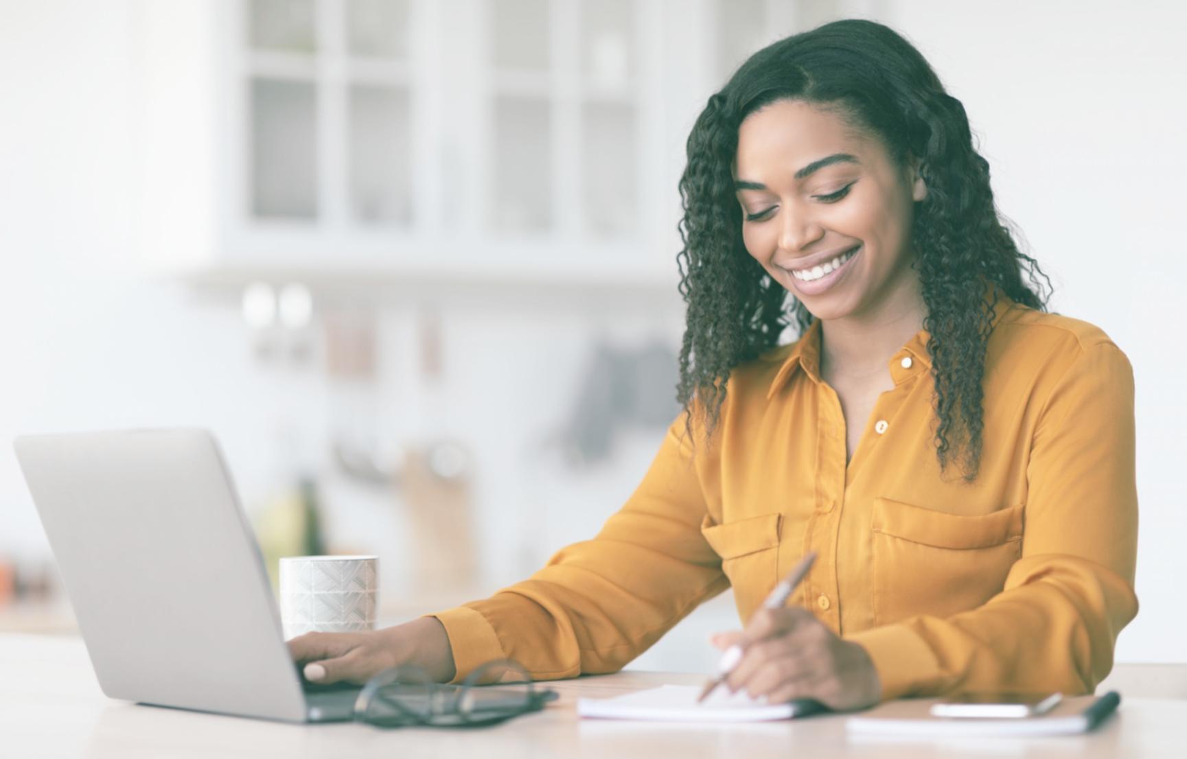 Análisis de métricas de keywords en pantalla de ordenador